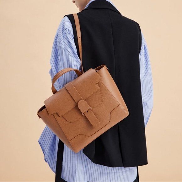 LIKE NEW SENREVE MIDI MAESTRA CONVERTIBLE BACKPACK BAG PEBBLED CHESTNUT GOLD - Picture 3 of 12